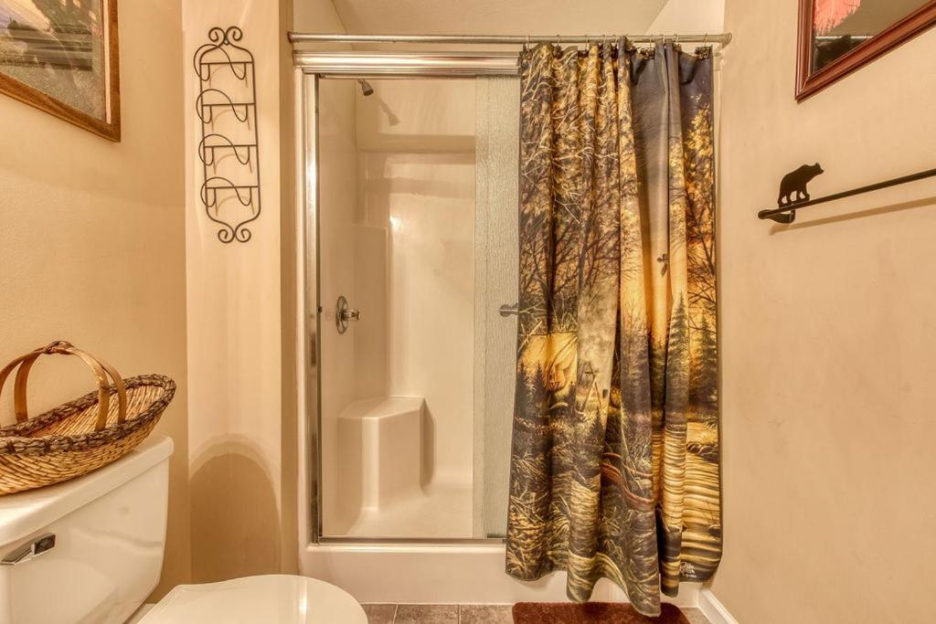 Rock Of Ages, Hot Tub, Game Room, Wifi, 1089 Free Tickets Each Paid Day, Dollywood And More Pigeon Forge Dış mekan fotoğraf