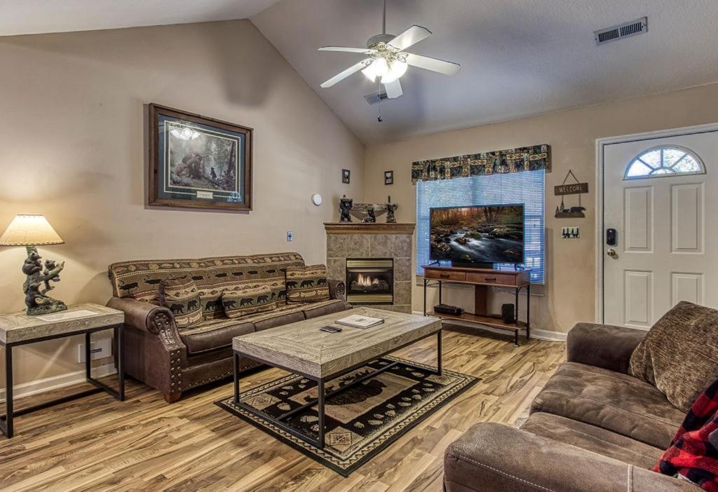 Rock Of Ages, Hot Tub, Game Room, Wifi, 1089 Free Tickets Each Paid Day, Dollywood And More Pigeon Forge Dış mekan fotoğraf