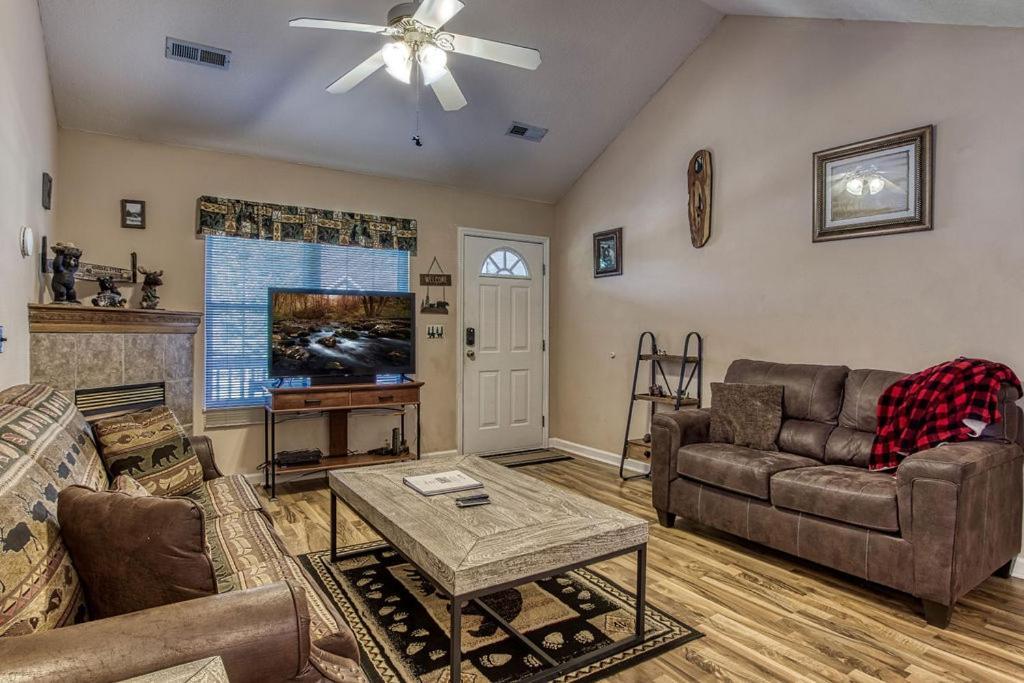 Rock Of Ages, Hot Tub, Game Room, Wifi, 1089 Free Tickets Each Paid Day, Dollywood And More Pigeon Forge Dış mekan fotoğraf