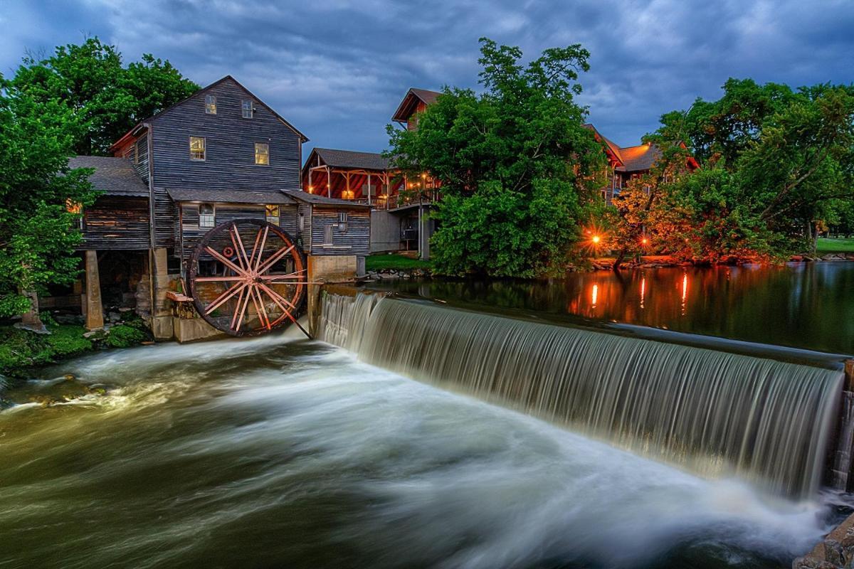 Rock Of Ages, Hot Tub, Game Room, Wifi, 1089 Free Tickets Each Paid Day, Dollywood And More Pigeon Forge Dış mekan fotoğraf